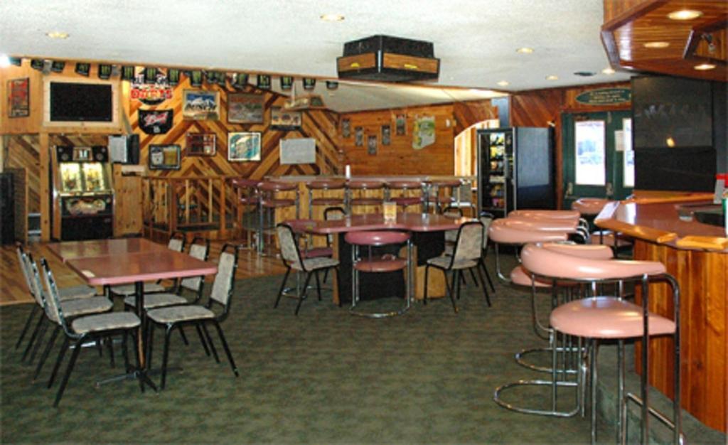 Zellar'S Village Inn Newberry Eksteriør billede